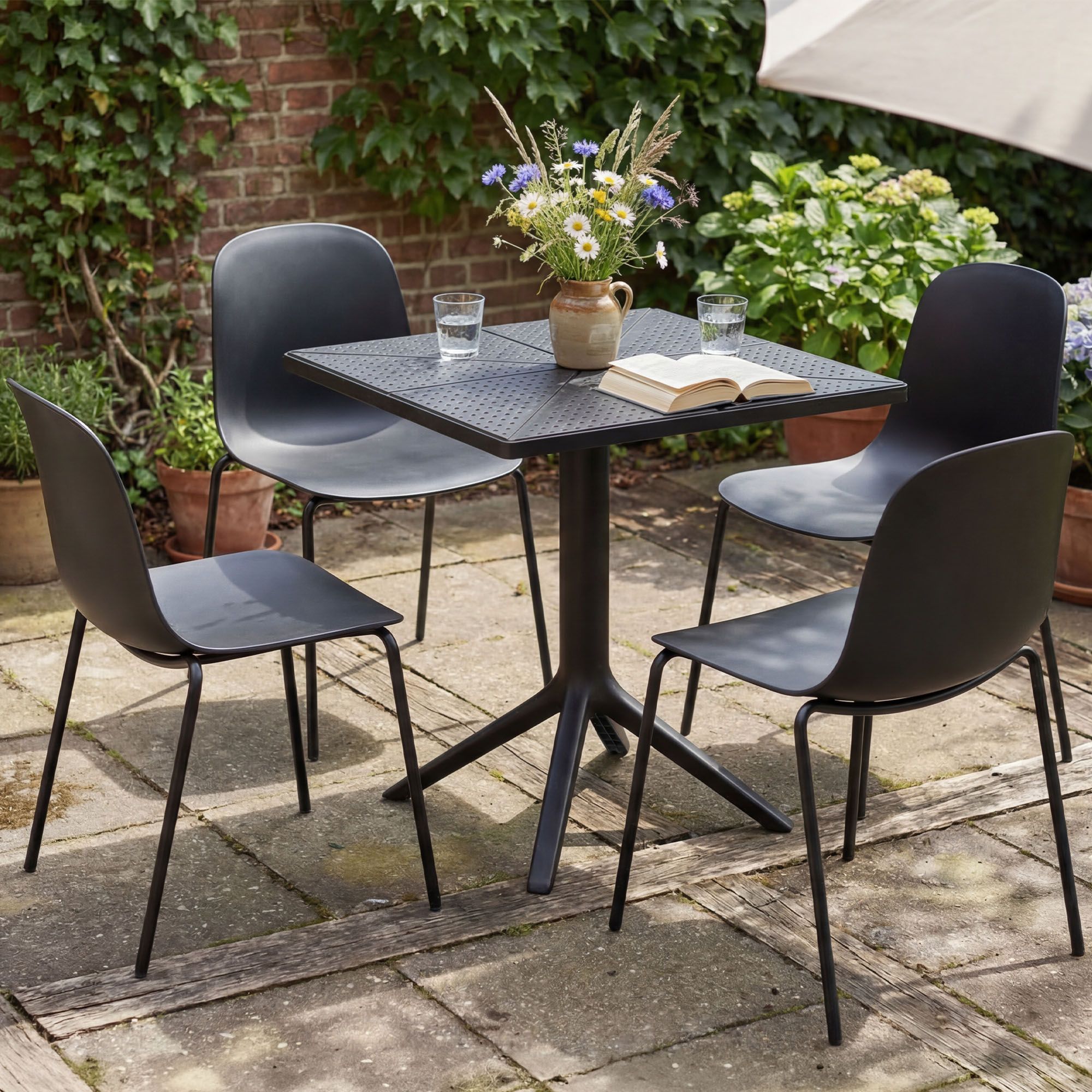 Gartenmöbel-Set Nerra mit 4 Stühlen, schwarz