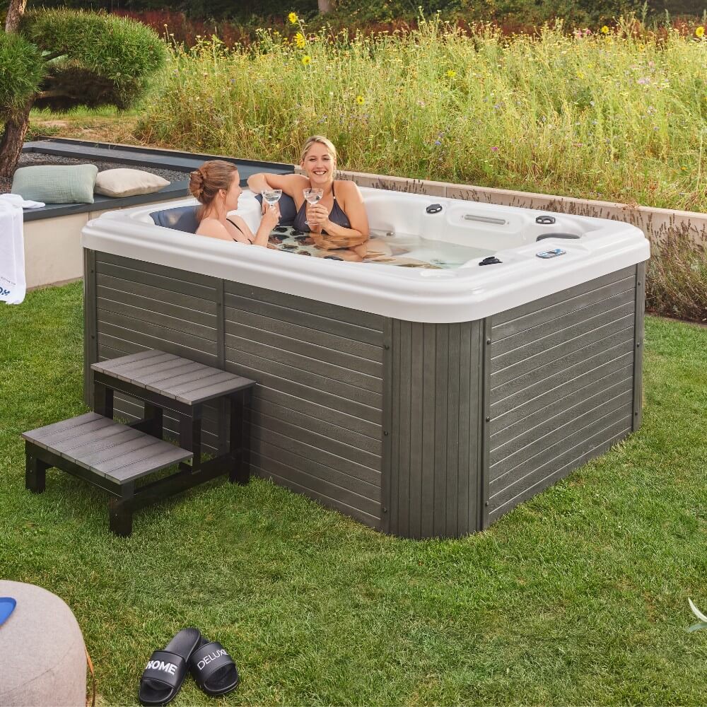 Outdoor Whirlpool BEACH - Mit Treppe und Thermoabdeckung