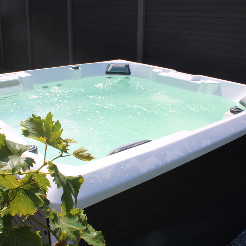 Outdoor Whirlpool STREAM BIG PURE - 207 x 207 cm für 5 Personen