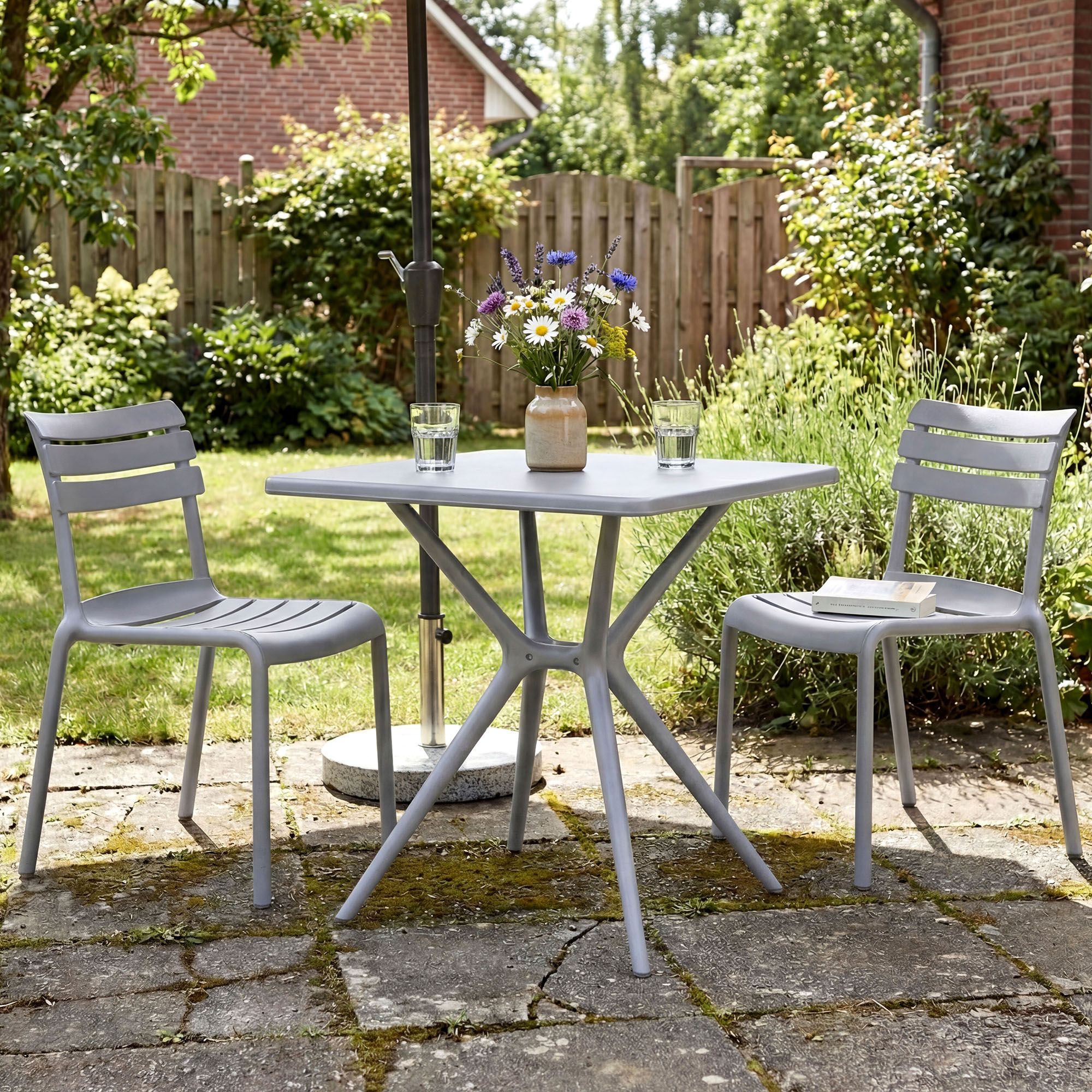 Gartenmöbel-Set Vela mit 2 Stühlen, grau