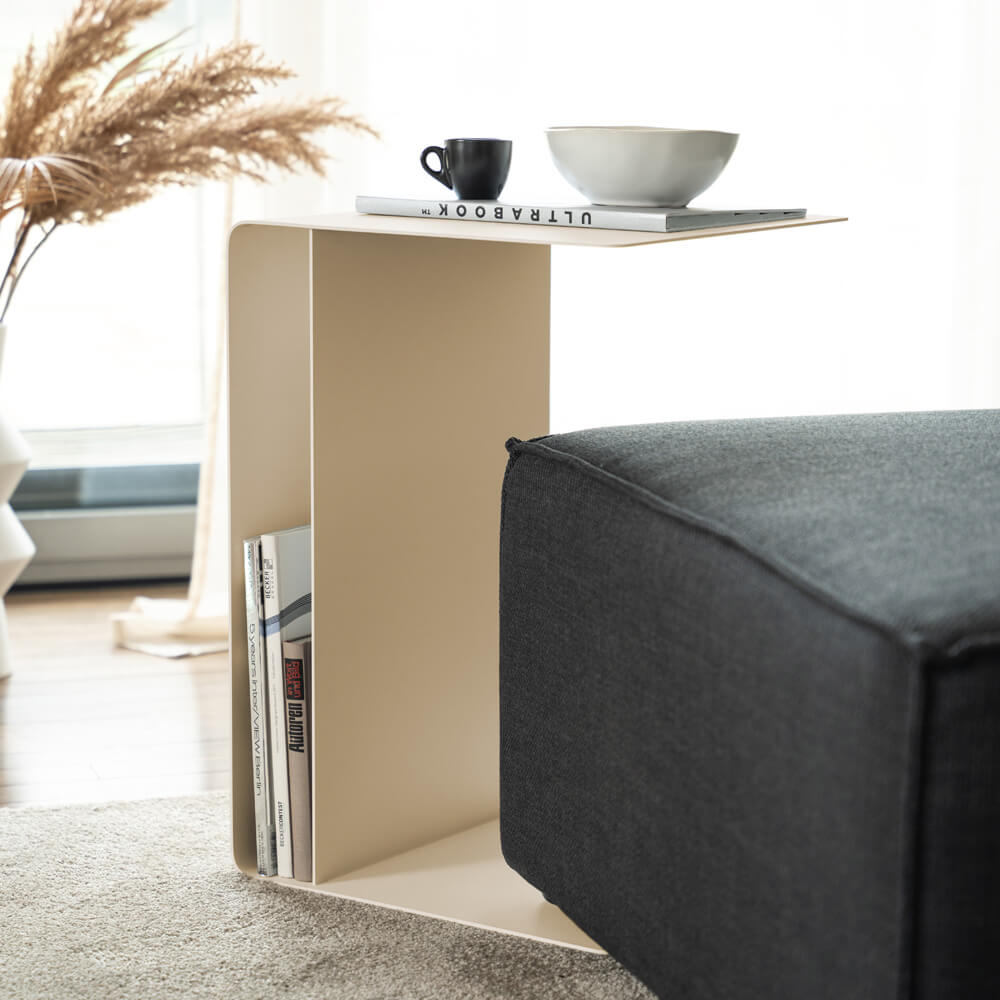 Beistelltisch aus Metall ZIMA - 58 x 38 cm Creme Made in Germany