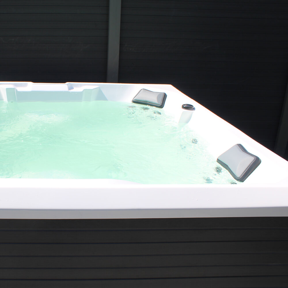 Outdoor Whirlpool STREAM BIG PURE - 207 x 207 cm für 5 Personen